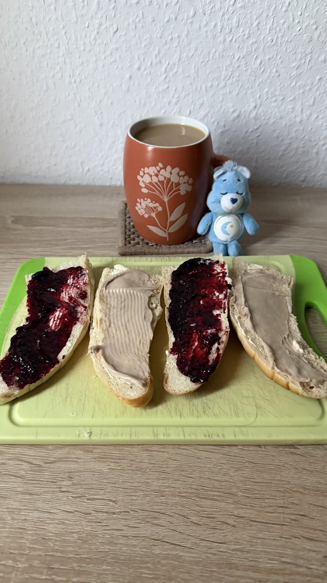 FRD490's tweet photo. #breakfast #frdcdxc #nougatcreme #coffee #Homemadejam #CareBear https://t.co/q7hVHQyVnH