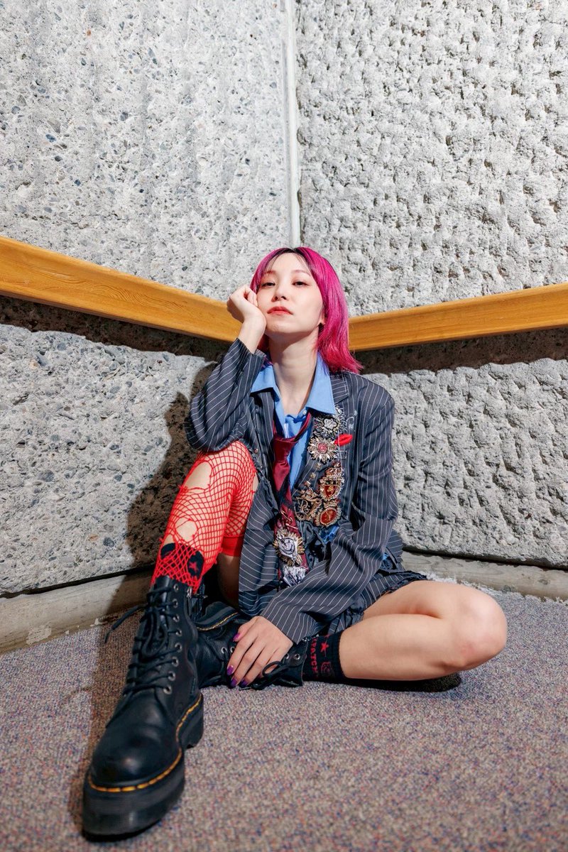 LiSA_OLiVE's tweet image. #LiSAパッチウォークツアー　#りさふく①
テレビアニメ「Angel Beats!」の劇中歌を務めさせてもらった15年前。
Girls Dead Monster YUI starring LiSAのMVでアニメと実写を繋いでもらった「Little Braver」を一曲目に、足跡を繋いでこのツアーを始めました。…