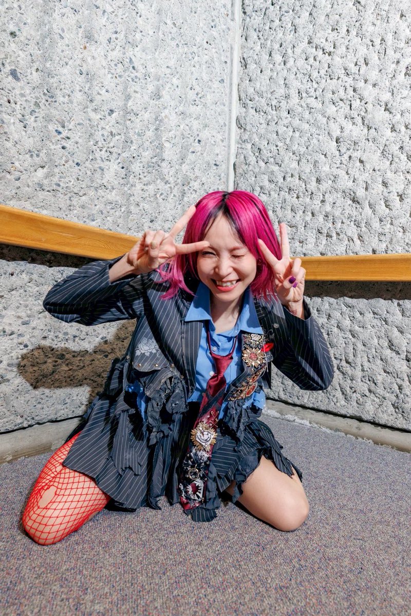 LiSA_OLiVE's tweet image. #LiSAパッチウォークツアー　#りさふく①
テレビアニメ「Angel Beats!」の劇中歌を務めさせてもらった15年前。
Girls Dead Monster YUI starring LiSAのMVでアニメと実写を繋いでもらった「Little Braver」を一曲目に、足跡を繋いでこのツアーを始めました。…