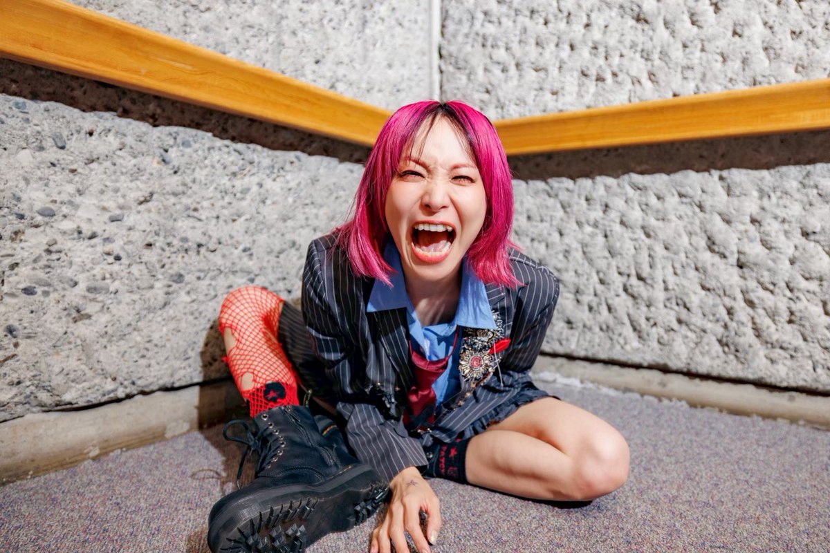 LiSA_OLiVE's tweet image. #LiSAパッチウォークツアー　#りさふく①
テレビアニメ「Angel Beats!」の劇中歌を務めさせてもらった15年前。
Girls Dead Monster YUI starring LiSAのMVでアニメと実写を繋いでもらった「Little Braver」を一曲目に、足跡を繋いでこのツアーを始めました。…