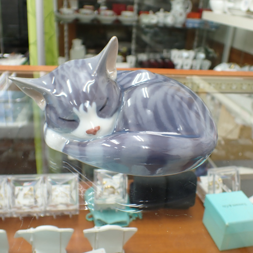 ロイヤルコペンハーゲン　眠り猫　フィギュリン ロイヤルコペンハーゲン 白猫 フィギュリン 眠り猫 ネコ 置物 陶器