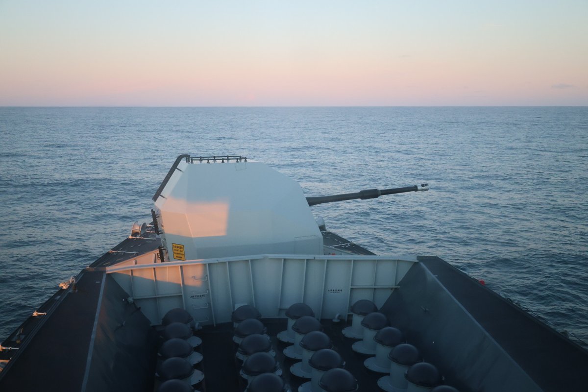 HMSStAlbans's tweet photo. HMS ST ALBANS conducted a gunnery training day, firing MCG, GPMG and HMG to maintain sharp skills and operational effectiveness. Constant training ensures readiness to meet today’s maritime threats. ⚓️💥 https://t.co/UfM3SGUj0h