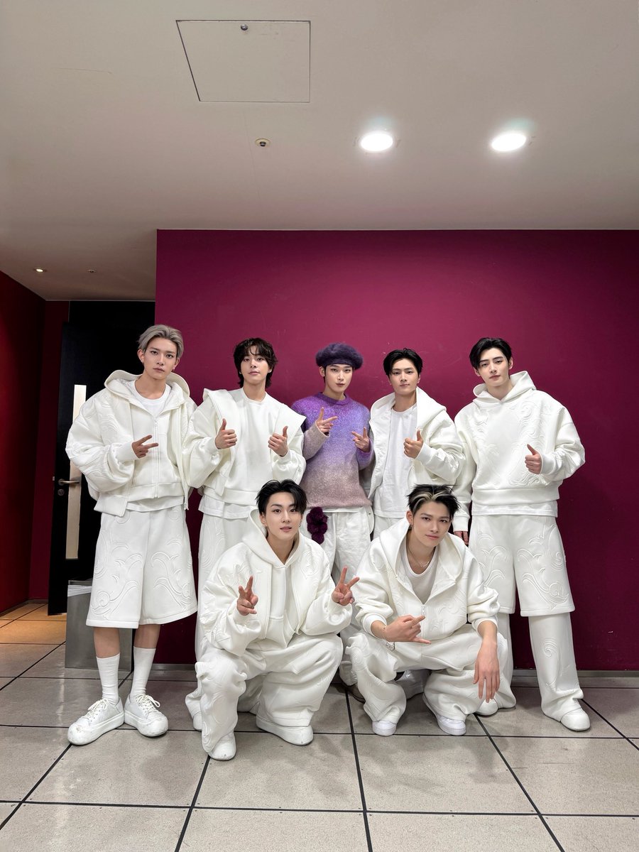 ENHYPEN's tweet image. [#오늘의ENHYPEN] 칼을 갈고 돌아온 엔하이픈 등장! 엔진의 심장까지 파고든 무대💘 앞으로도 기대 많이 해줘요 엔진🥰 #260117 @ 쇼! 음악중심