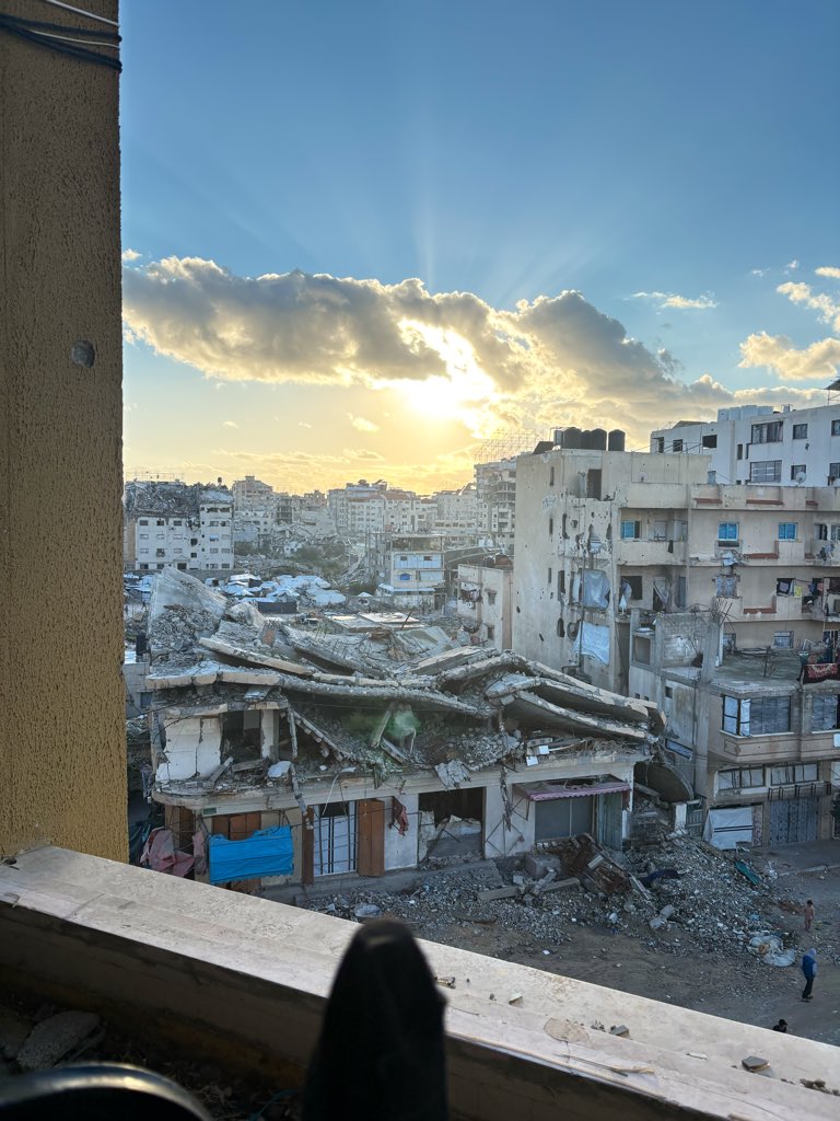 If you’re scrolling, please leave a dot