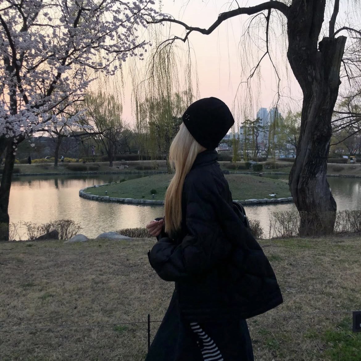 #펨돔 #멜섭 #상납 #노예 #몸평 #꼬평 조련받고 싶은 놈들은 적당히 몸 좆 평균 이상 되는 새끼들만 처 와 니 주제 좀 파악하고