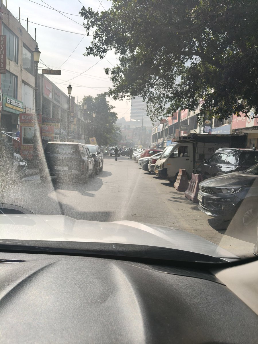 corruptionlive's tweet photo. @myogiadityanath @myogioffice @dmgbnagar @noidapolice @CeoNoida @Noidatraffic @noida_authority @TOINoida  It's pathetic to travel sec 18 market. Parking mafias have encroached 70% common roads n areas. What an unholy nexus !! Disgusting
Plz look into it
Regards https://t.co/AIG2DCHrgC