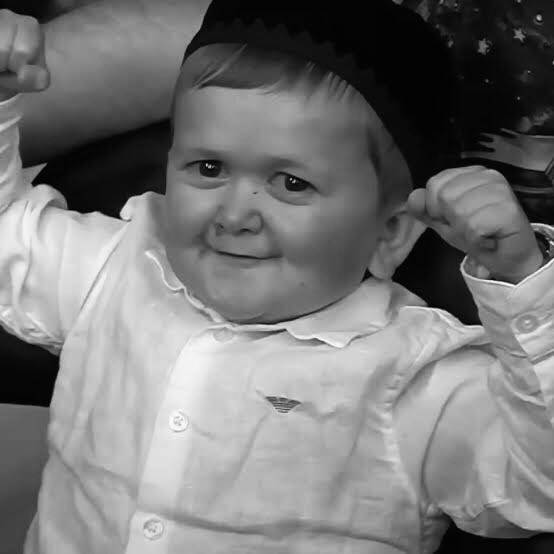 podilhappymeal's tweet image. Сьогодні в багатьох спортивних клубах бійці, кікєри, борцухи, та інші воїни, які так і не доїхали до війни, будуть згадувати чемпіона юефсі-хуйсасі, який так рано пішов з життя. Будуть приспущені труси на тренуванні, тому що спорт - поза політикою…