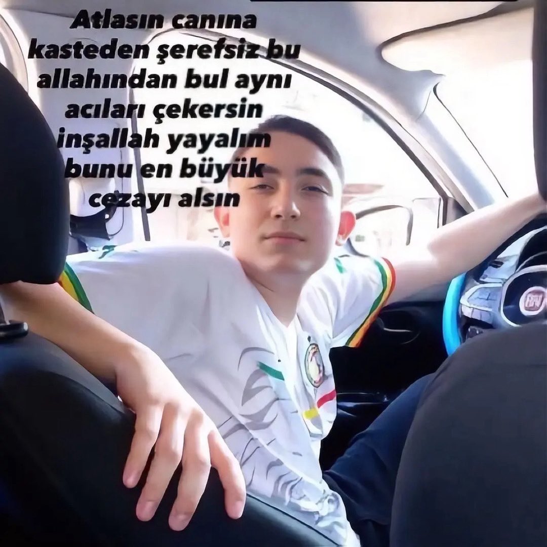 kulaguhan's tweet image. Ceplerinde bıçakla dolaşan üstteki tipler, alttaki “melek yüzlü” çocukların kendilerine küfür ettiğini söylediler. Söyleyeceklerim bu kadar.