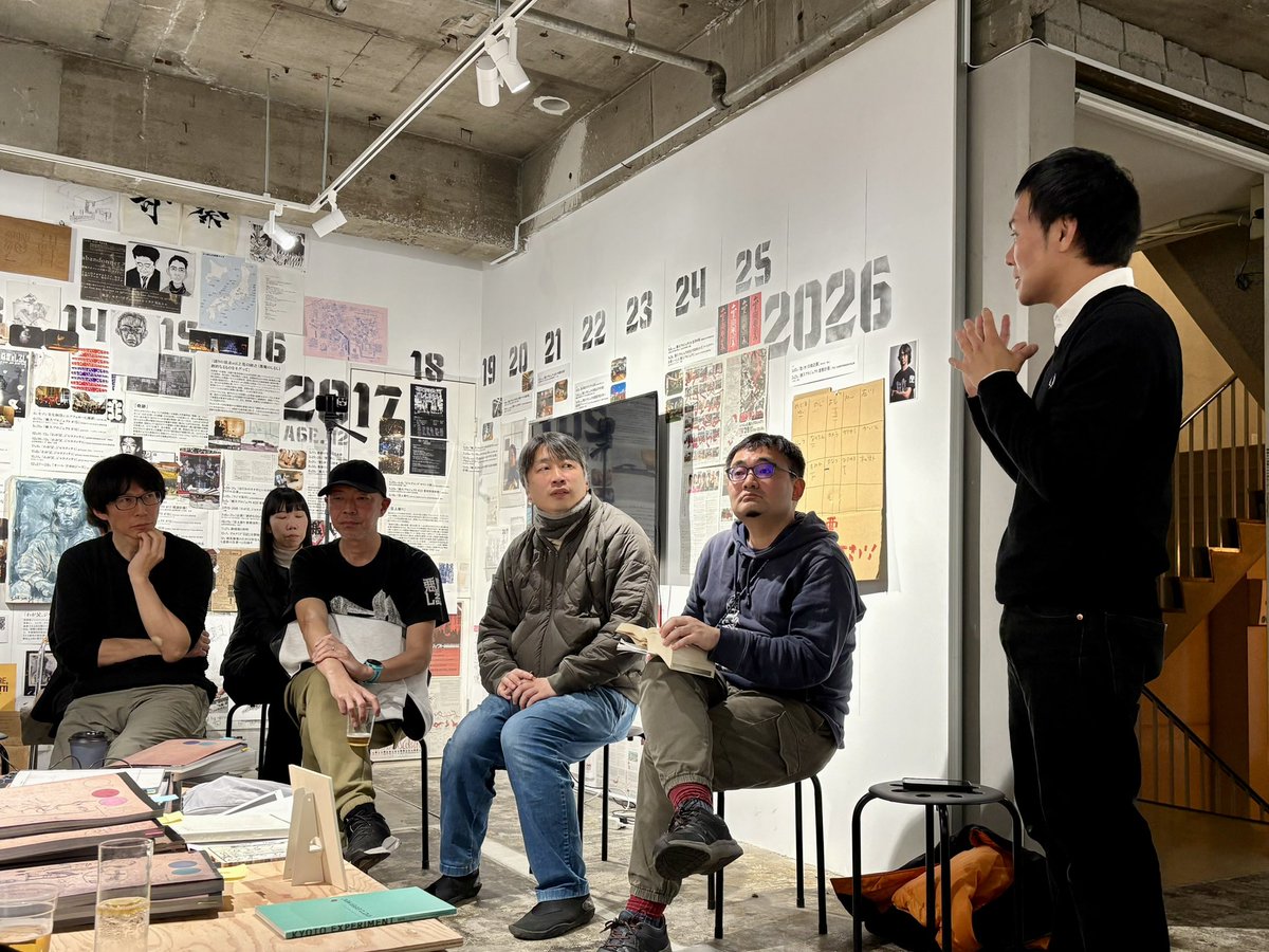 shinsakuyamagu's tweet image. 同年代で〈搬入プロジェクト〉の「危（木口）統之展」に来ている

木口君の父：
横国に進学したのは大手建設会社に就職して安定した人生を願ったからが、こんな人生を歩むとは思っていなかった
でも、これでよかった！、と

川上幸之介のキュレーション
秋葉優一の #KAG で

#搬入プロジェクト
#倉敷