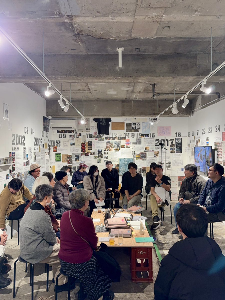 shinsakuyamagu's tweet image. 同年代で〈搬入プロジェクト〉の「危（木口）統之展」に来ている

木口君の父：
横国に進学したのは大手建設会社に就職して安定した人生を願ったからが、こんな人生を歩むとは思っていなかった
でも、これでよかった！、と

川上幸之介のキュレーション
秋葉優一の #KAG で

#搬入プロジェクト
#倉敷