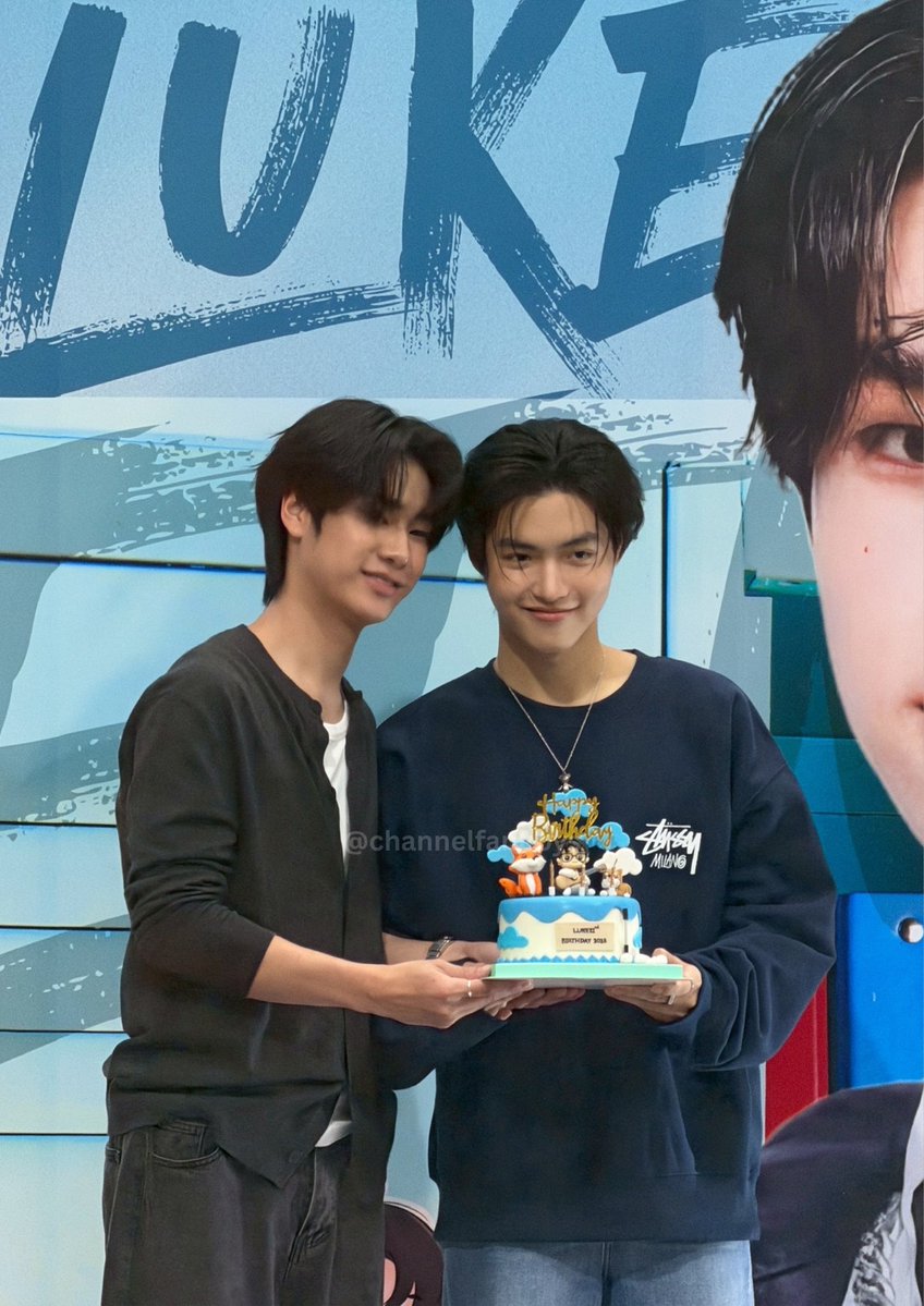 channelfanboys's tweet image. มีหนุ่มหล่อแอบ(?) มาเซอไพร้ พี่ลูค ครับ 🤓

LUKESO DAY ALWAYS LUKE

#LUKE22ndBIRTHDAY2026
#lukeso_ #mickmetas 
#LukeMick #ลูคมิค 
#channelfanboys