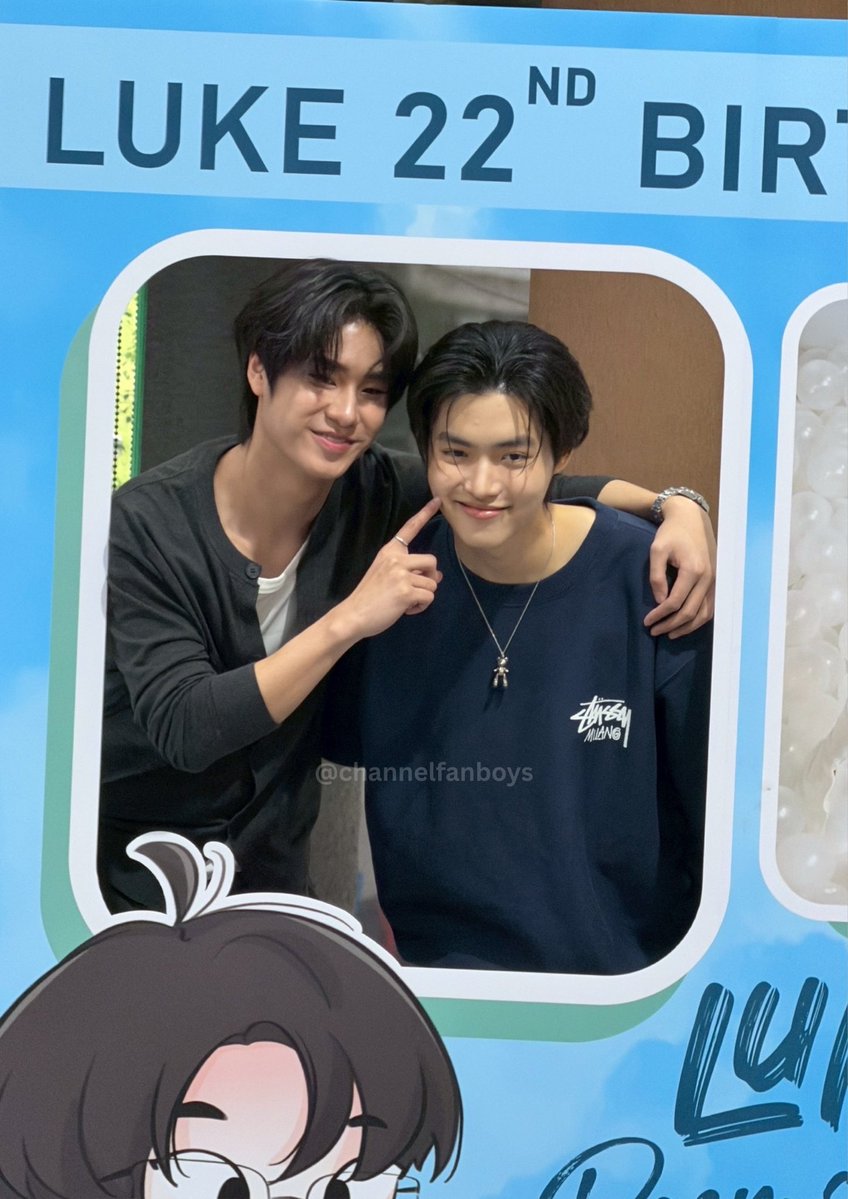 channelfanboys's tweet image. มีหนุ่มหล่อแอบ(?) มาเซอไพร้ พี่ลูค ครับ 🤓

LUKESO DAY ALWAYS LUKE

#LUKE22ndBIRTHDAY2026
#lukeso_ #mickmetas 
#LukeMick #ลูคมิค 
#channelfanboys