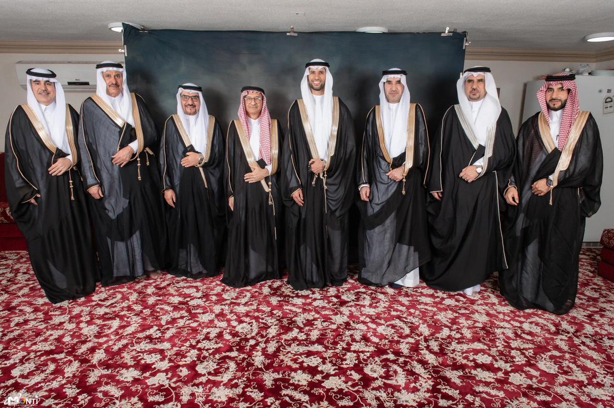الحمدلله ونبارك للعرسان ونسأل الله تعالى 
حياة زوجية سعيدة لهما  🙏🙏🙏🌺
