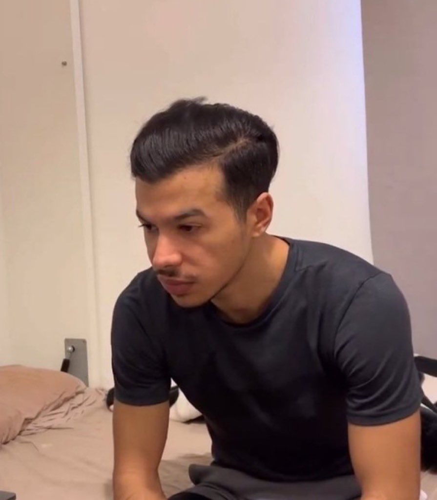 eternalgooner94's tweet image. j’ouvre le volet pr que le soleil me réveille ds la journée jvois i fait jour j’ai oublié de dormir