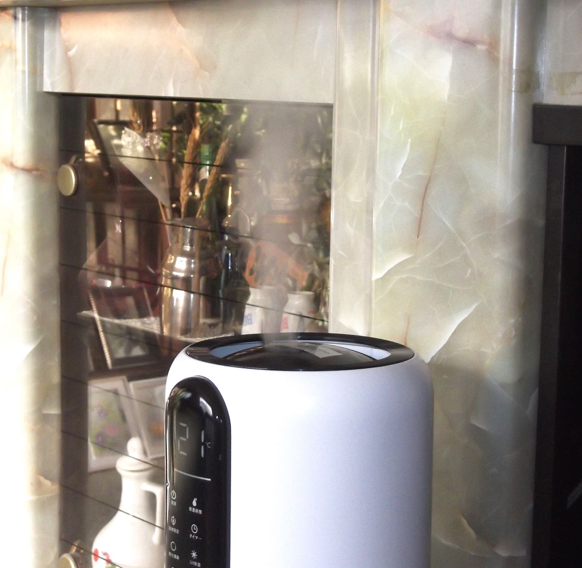 KAP_Factory's tweet photo. 既にインフルに罹り出遅れた感もあるが「超音波加湿器」なるものを購入してみる。結構派手に霧散する様子は見ていて面白いかも？。
#加湿器 https://t.co/4IWUfZiP35