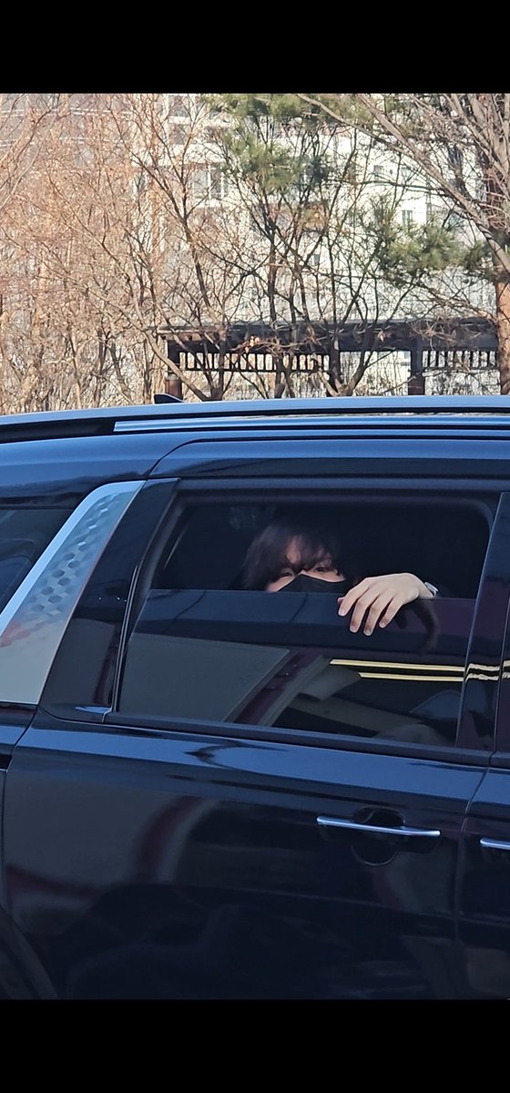Hoy he podido entrar a la pregrabacion de Jooheon 🥰

Ha sido un día muy especial ya que no habia podido ir a una pregrabacion desde 2024...

También ha venido Kihyun 🥹 hasta ha parado con el coche justo donde nos encontrabamos comiendo y he tenido que correr con la boca llena🤣