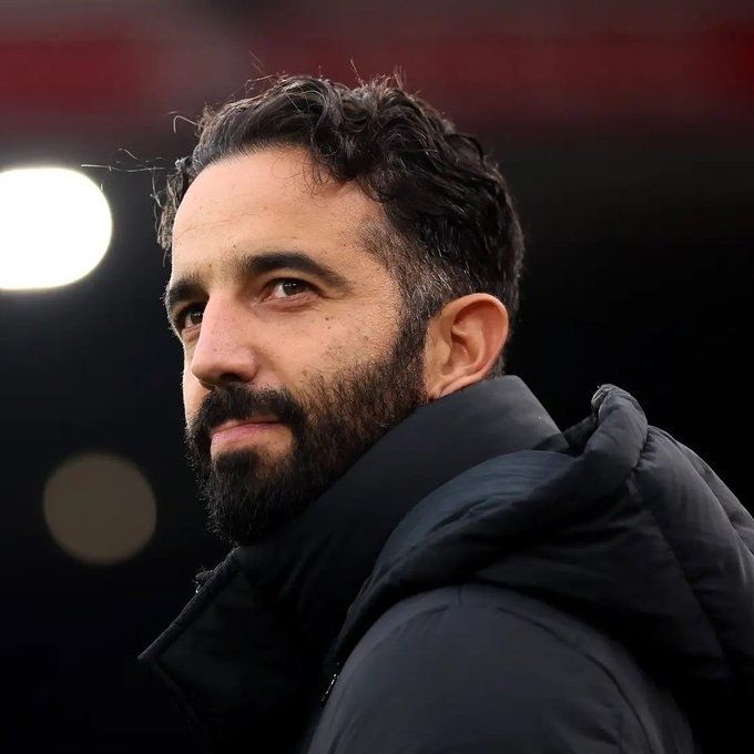 ManUtdInPidgin's tweet photo. 🚨 🗣 Antonio Conte dey fire shots at Ruben Amorim:

“Some young coaches nowadays dey arrogant and no wan adapt. Dem go see young striker dey struggle (Hojlund), instead make dem train am well, dem go dey blame am.

Dem always dey complain and push blame give everybody except themselves, because everything dem get na ready-made.”

[Andy_Calcio]