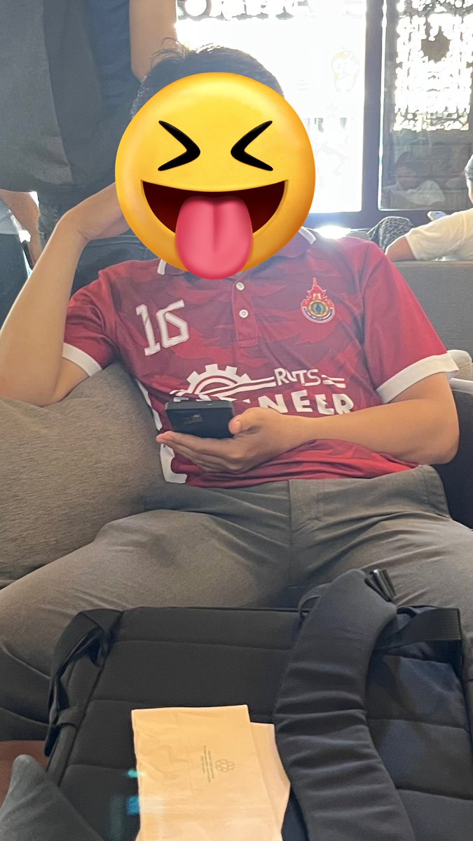 มีงูครับไม่มีรูให้ลง🕳️🐍 tweet media