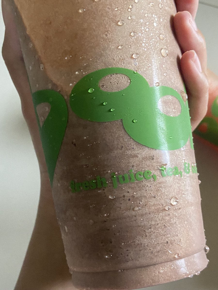 fairestwin's tweet photo. di deket rumah ada yg jualan smoothies dupenya boost namanya boom😂rasanya PERSIS BANGETTTT apalagi yang kingwill chocolatenya tp ini versi setengah harganya boost cuma 20an!!! https://t.co/3E1ZFh1iih