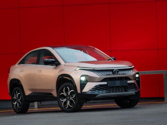 AutoTraderSA's tweet photo. In need of the best-value compact #SUV in South Africa for the new year? We compare the all-new Jaecoo #J5 and Tata #Curvv with the popular Omoda #C5 and Haval #Jolion. 👉 https://t.co/P1iy8yytEU https://t.co/uGsUyDNcKk