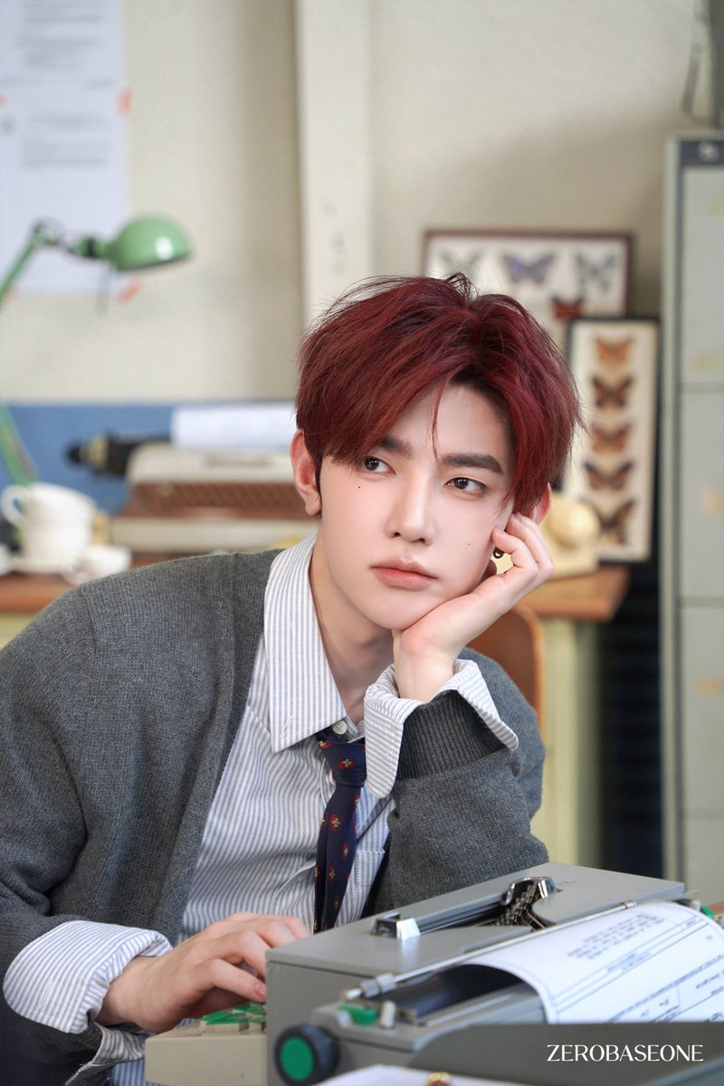 zzzaaanng1's tweet photo. ZEROBASEONE 2026 SEASON'S GREETINGS '(0_1) World' Behind Photo #장하오 https://t.co/FLu52oZXmq