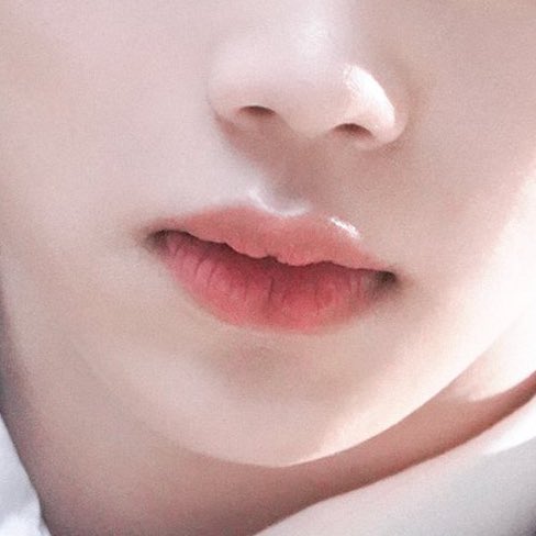 잠만너무귀여워ㅜ.................. 애기코랑 온도니입술