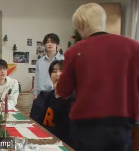 chopsticks miso report from today and leeknow even fed han jisung?? exactly 🙂‍↕️🥹