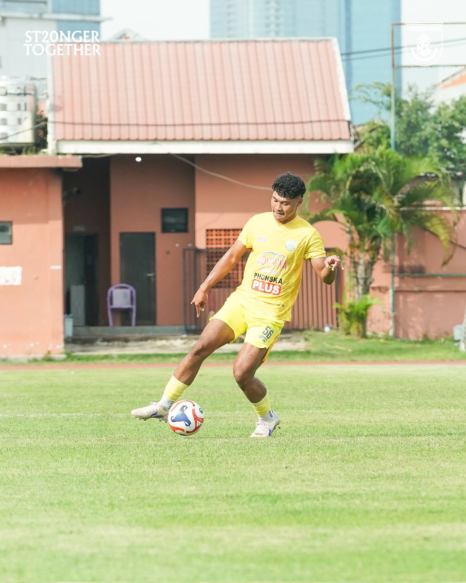 Momen di babak pertama. 

#ST20NGERTOGETHER #LigaNusantara #Matchday13 #GRSBTL #GresikUnitedDay