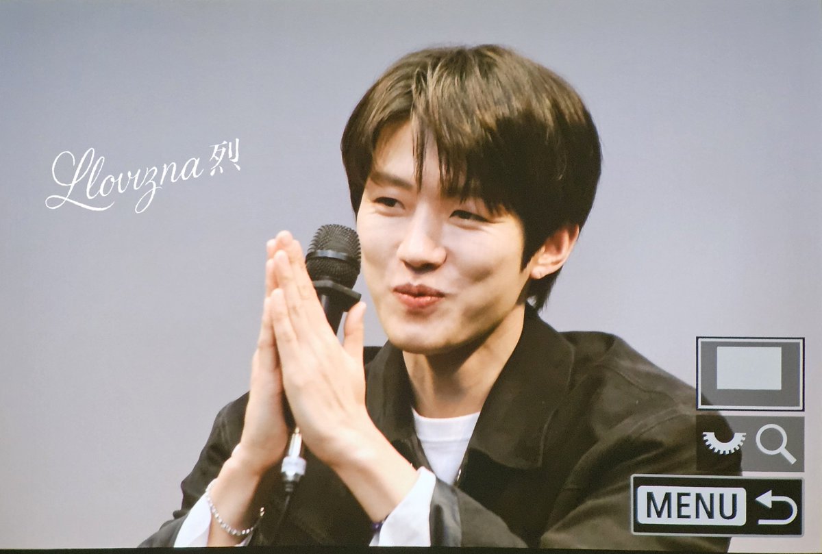 260117 프롬 팬사인회 8차 PREVIEW 

이름만 써주고 싸인은 빠트려서
팬싸 종료 후 앨범만 다시 올라온 이슈🤣🤣🤣

#Llovizna烈의記錄 
#이성열 #성열 #인피니트 
#LEESUNGYEOL #SUNGYEOL #INFINITE