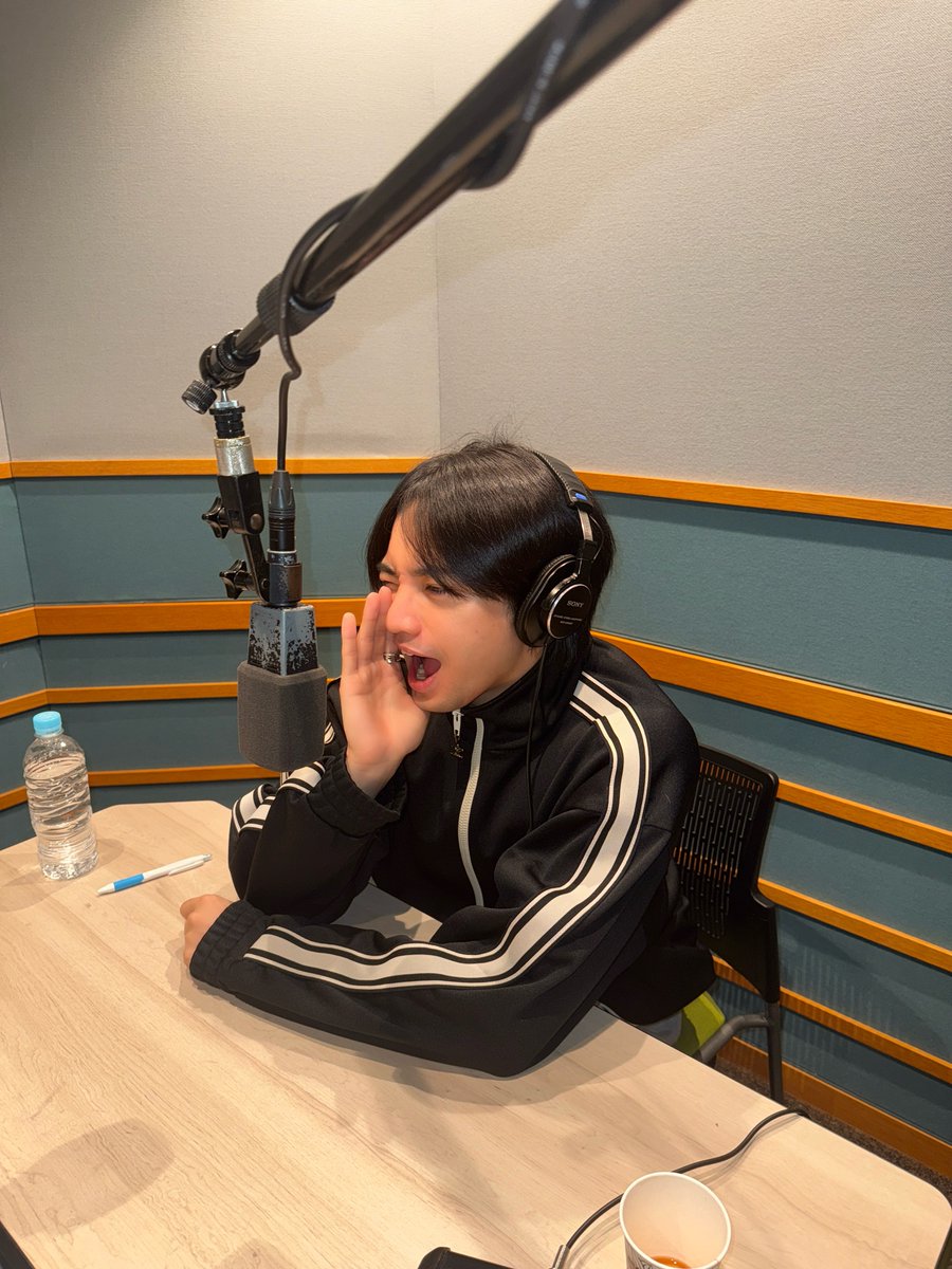 ntowa78MHz's tweet photo. いよいよ「THIS IS KENTY -IDOL ver2.0」まで1週間を切りました。
今週もクセツヨ京成パンダちゃんに見守られながら18時30分からオンエア‼️🃏

お持ちの方は是非
#IDOLICの魔法 🪄🩵
片手にお楽しみください。

https://t.co/03GXoLpRvP
#中島健人 #bayfm #radiko #京成電鉄 #エヌトワ #XTC https://t.co/vX0TOy8Zpw