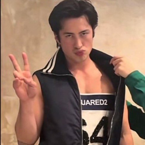 hollandersour's tweet image. #kissyface connoisseur