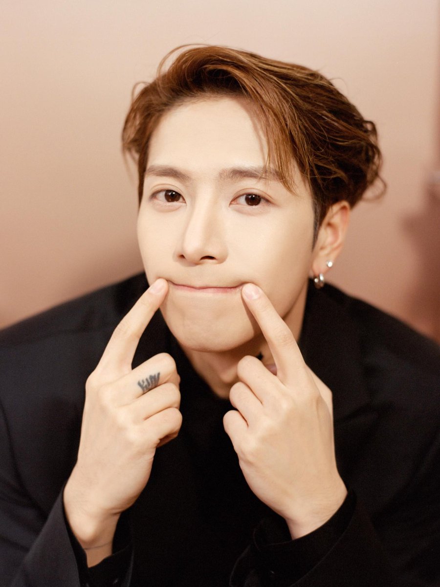 JacksonWGlobal's tweet image. [XHS] 260117 笙笙 (1/2)

📸 Jackson Wang at Armani Beauty event in Shenzhen ❤️ 

#JacksonWang #王嘉尔 #잭슨 #TEAMWANG @JacksonWang852