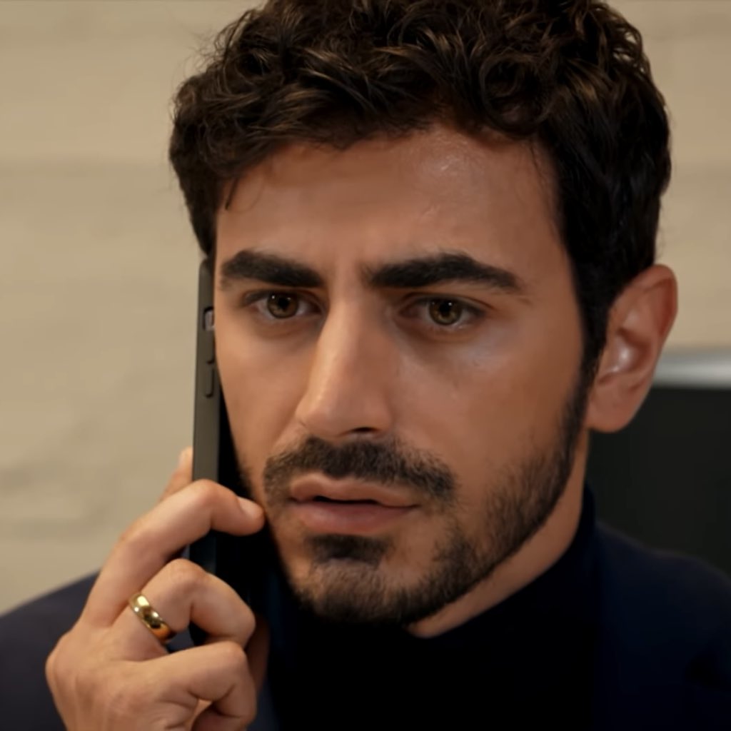icertifiedsimp's tweet photo. that wedding ring makes him look ten times hotter https://t.co/AbT4IFhuu7