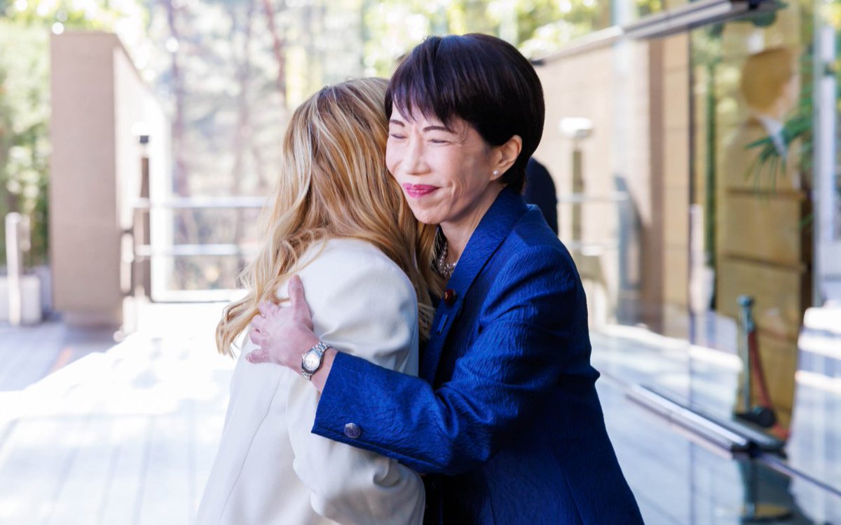 odensamurai0421's tweet image. メローニ首相は高市首相に、
「覚えておいて、あなたはいつでも私を頼っていい。何かあったら、いつでも必要なら。私はこれが大変なのはわかっていますが、私達はチームです」と。

トランプ大統領は高市首相に、…