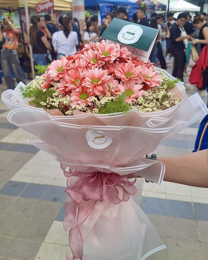 TeamMMEntrata's tweet image. We sent a congratulatory bouquet for Maymay at the Sinulog Karavan.

Our dear Maymay, we may be busy most of the time but please know that we will always support you and we will always try for you to still feel our love on our littlest way.

#MaymayEntrata @maymayentrata07