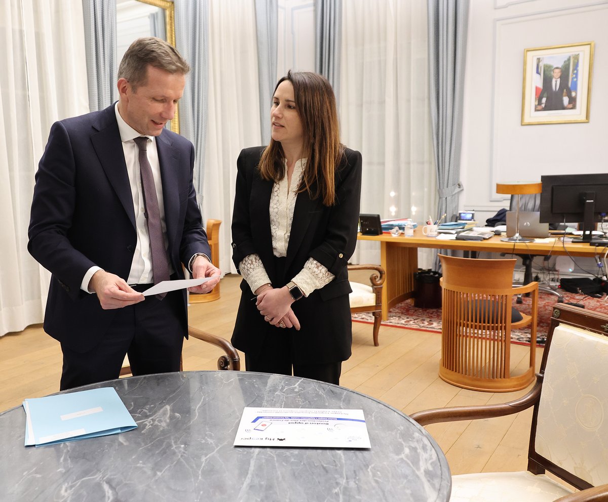 Image de Préfet des Ardennes - #Sécurité | 15/01 : Christian CHASSAING, Préfet des Ardennes 🇫🇷🇪🇺, a remis un bouton d’alerte ap