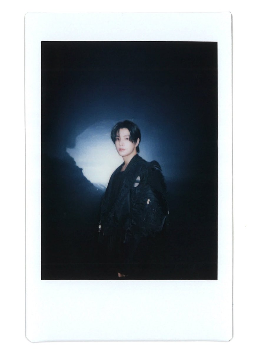 15ARCHIVEz's tweet photo. vampire escape diary #제이크 #JAKE https://t.co/9Q115aSylN