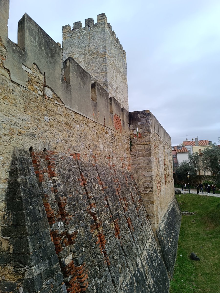 lorrhalore's tweet photo. Castelo de São Jorge in Lisbon.
https://t.co/Lb9bmQwasm

📷 Lorrhalore 

#lorrhalore #castelodesãojorge #lisboa #lisbon #medievalhistory https://t.co/x009Jt2bzF