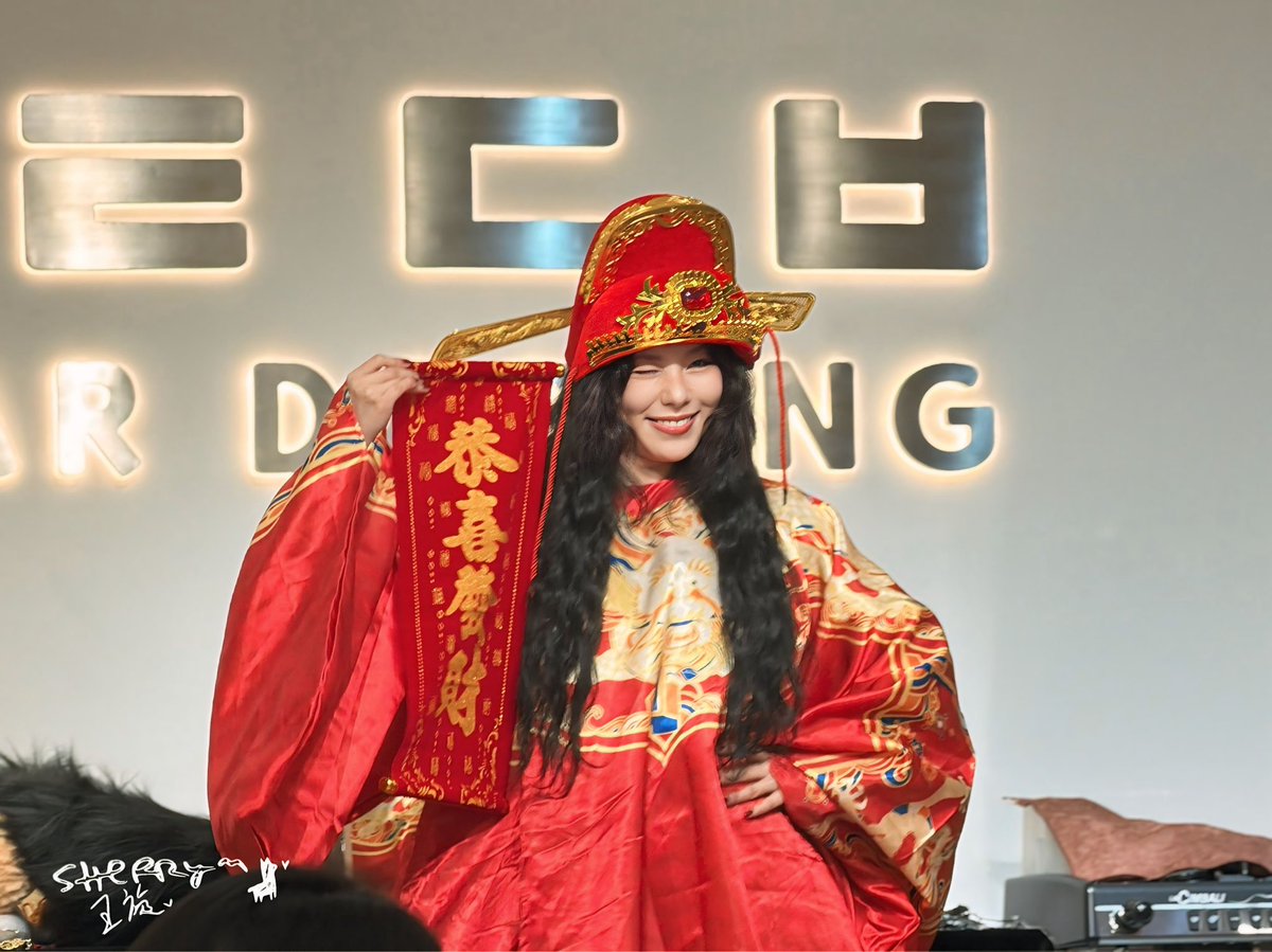 260117 KM年曆簽售 in TAIPEI
輝財神先在這預祝大家
恭喜發財 紅包拿來🧧
#정휘인 #WheeIn #마마무 #MAMAMOO