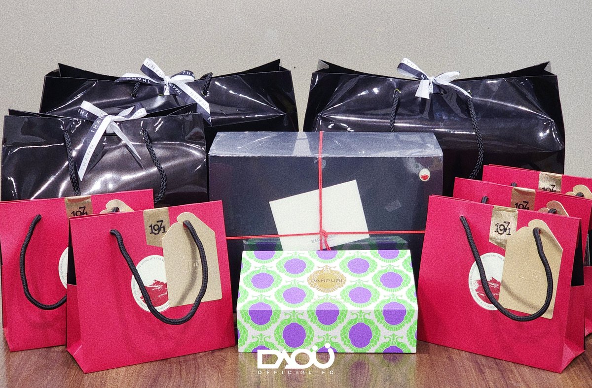 DAOUOFFICIALFC's tweet image. เนื่องในโอกาสพิเศษนี้ DAOU OFFICIAL FC ได้จัดเตรียมของขวัญในนาม “ต้าห์อู๋ พิทยา และแฟนคลับ” เพื่อร่วมส่งความสุขและสวัสดีปีใหม่ พ.ศ. 2569 แก่ผู้บริหาร บริษัท เดอะ วัน เอ็นเตอร์ไพรส์ จำกัด (มหาชน) OPEN LABEL และ ออฟโรด กันตภณ สำหรับการสนับสนุน การดูแล มอบความรัก…