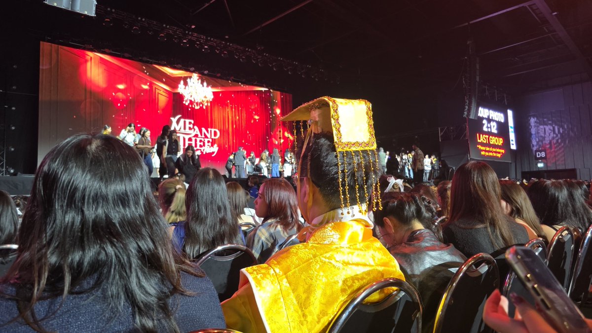 ppwnaratang's tweet image. Yg duduk ketutupan ama kaisar tiongkok :(