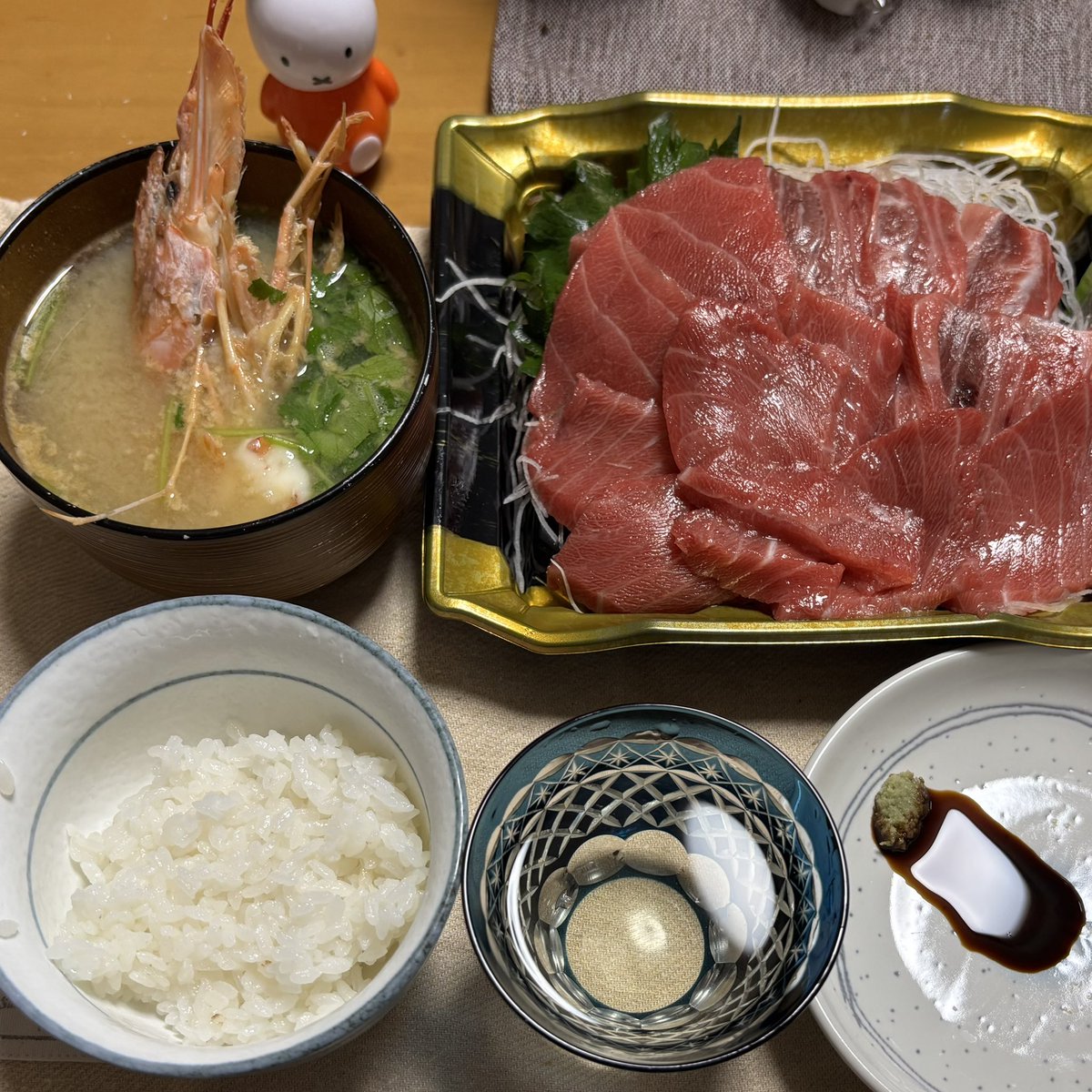 本マグロでお腹いっぱいという幸せ、赤海老の味噌汁も美味しかった(*'-'*)
#赤海老のお味噌