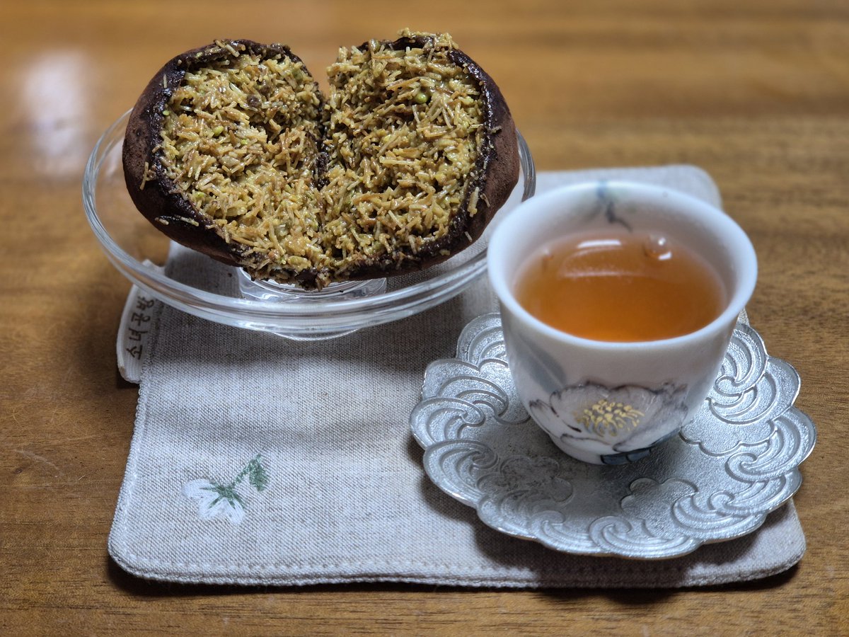 akzkfh0's tweet image. 우리 동네 두쫀쿠가 맛있긴 해