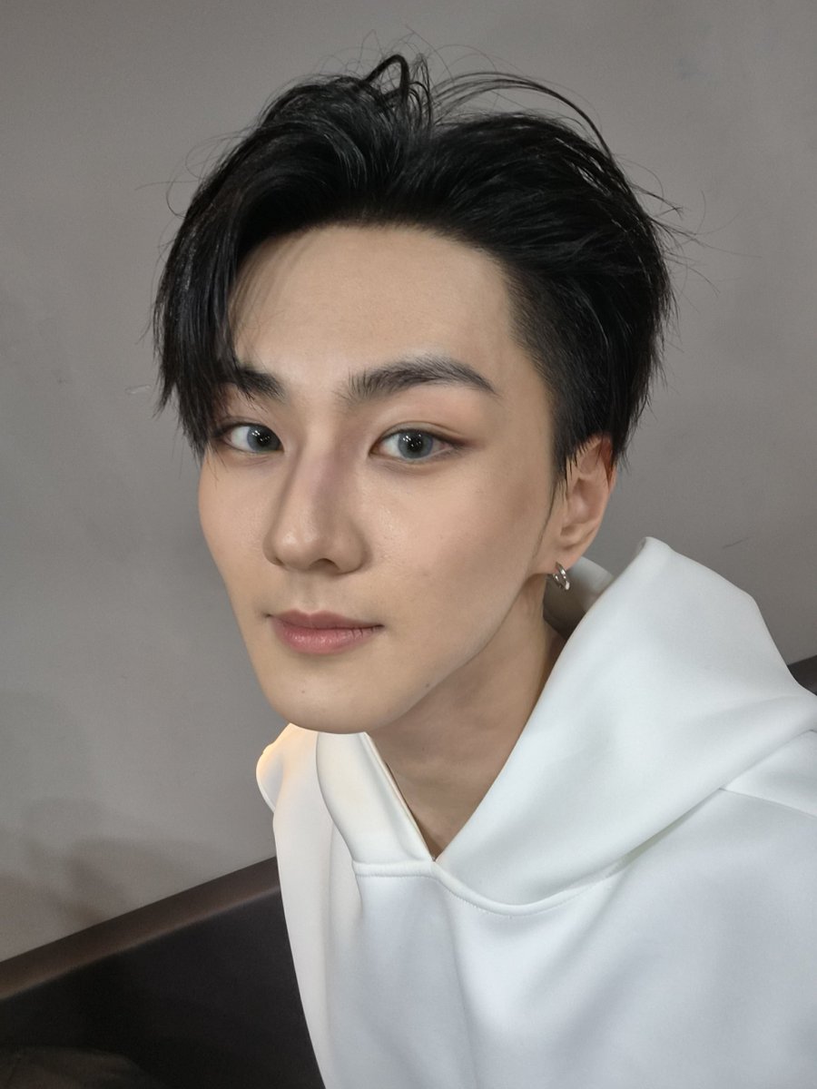 쉐딩 진짜 빡세게 넣는구나 역시 조명