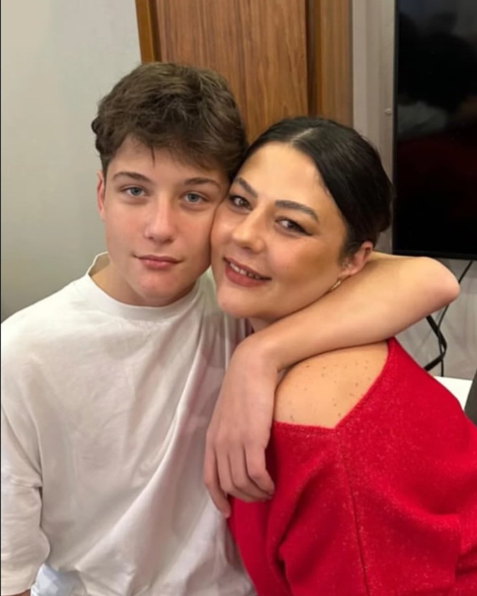 Atlas'ı öldüren katil 7 sene sonra dışarıda.Atlas'ın yaşı bile etmiyor.Mücadelemiz bunun içindi.Bunun için Ahmet'i düşürmeyeceğiz dedik.Bu ülkenin avukatları ise"Tek çocuk için dırdır etmeyin,ssçler mağdur ve bunu kabul edeceksiniz" dedi.Haber salın onlara,kına yaksınlar!