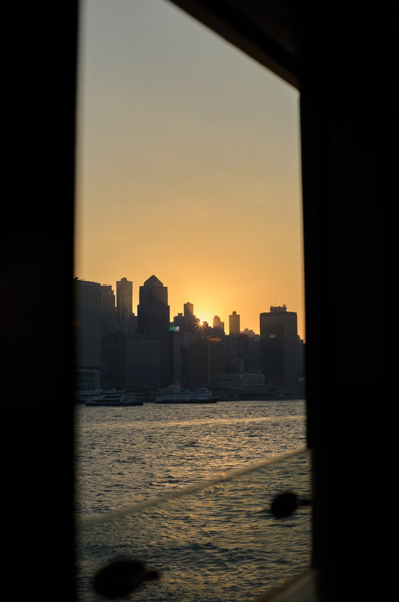 写真集『GAZE Vol.14』 たった今、リリースしました。 8年ぶりの香港