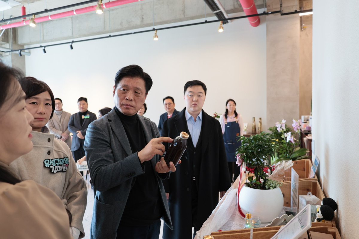 💙드림카페 개소식💙

#다문화 #이주여성 #사회적협동조합 #카페 #드림카페 #쓸만한사람 #유성의아들 #쌩쌩정보통 #박석연 #유성구의원 #대전 #유성 #진잠동 #원내동 #교촌동 #대정동 #용계동 #성북동 #방동 #세동 #송정동 #학하동 #계산동 #덕명동 #복용동 #상대동 #원신흥동 #봉명동 #도안