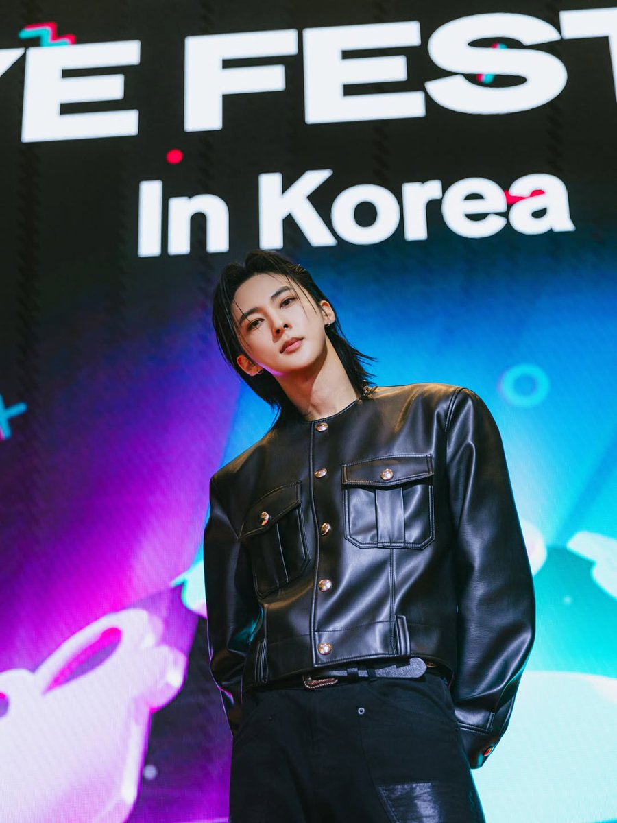 260116 ace.vav IG update

"It was a truly happy day.👑✨
.
.
# Tiktok # Tiktoklivefest2025 # Tiktokkorea # ACE"

#VAV #브이에이브이 #ACE #에이스