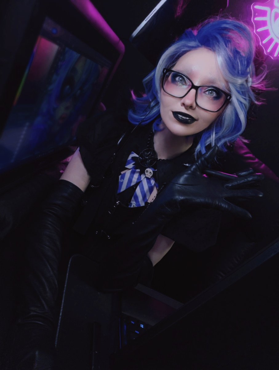 HiHii! Is today the day 
you call me your artist...👉🎃👈