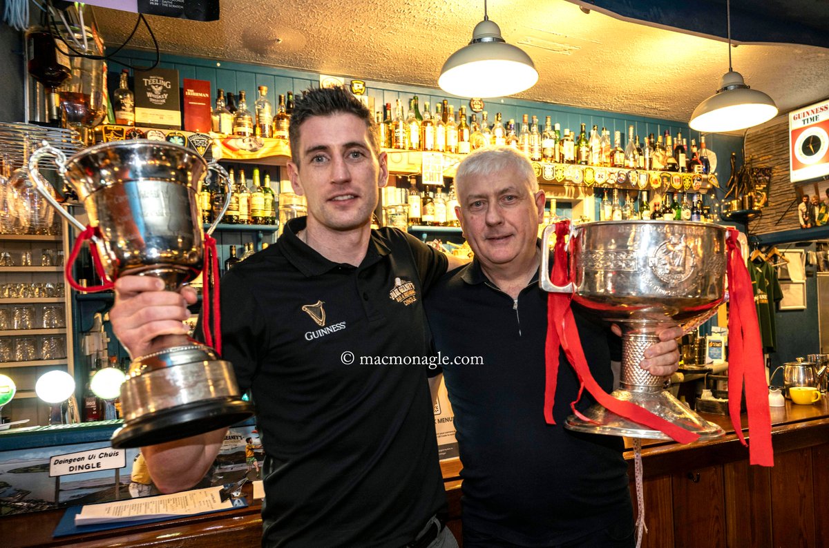 MACMONAGLE's tweet image. Ar aghaidh an Daingean Uí Chúis... tá do uair tagtha...
Bring home  All-Senior Football Championship for an amazing Three in a Row. video local schoolchildren perform Aoife Granville's ode to their heroes Paul Geaney's pub Friday. @DaingeanGAA @Kerry_Official #daingeanuichuis